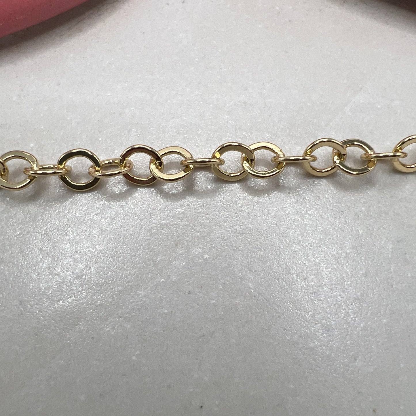 MEDIUM OVAL LINKED CHAIN (GOLD)