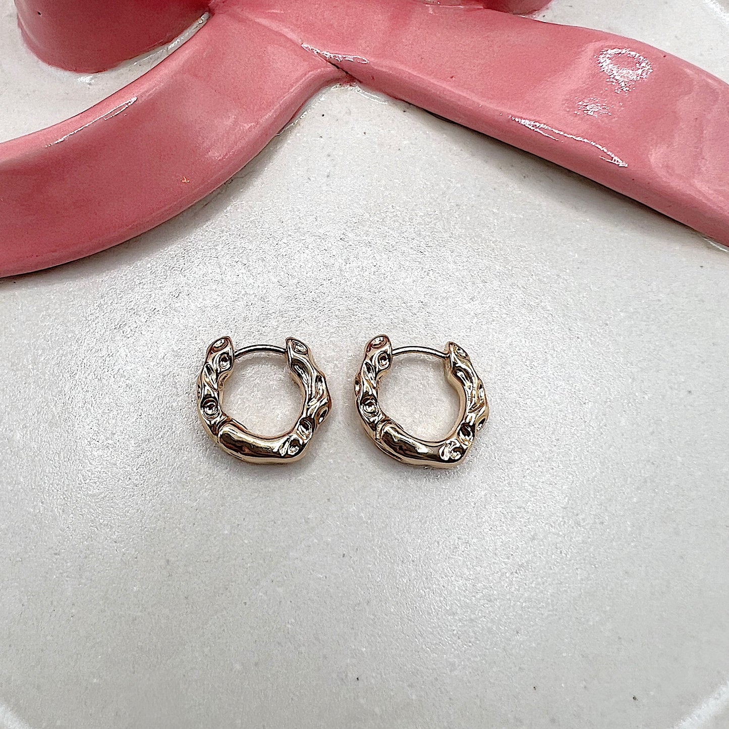 TEXTURED HOOPS (GOLD)