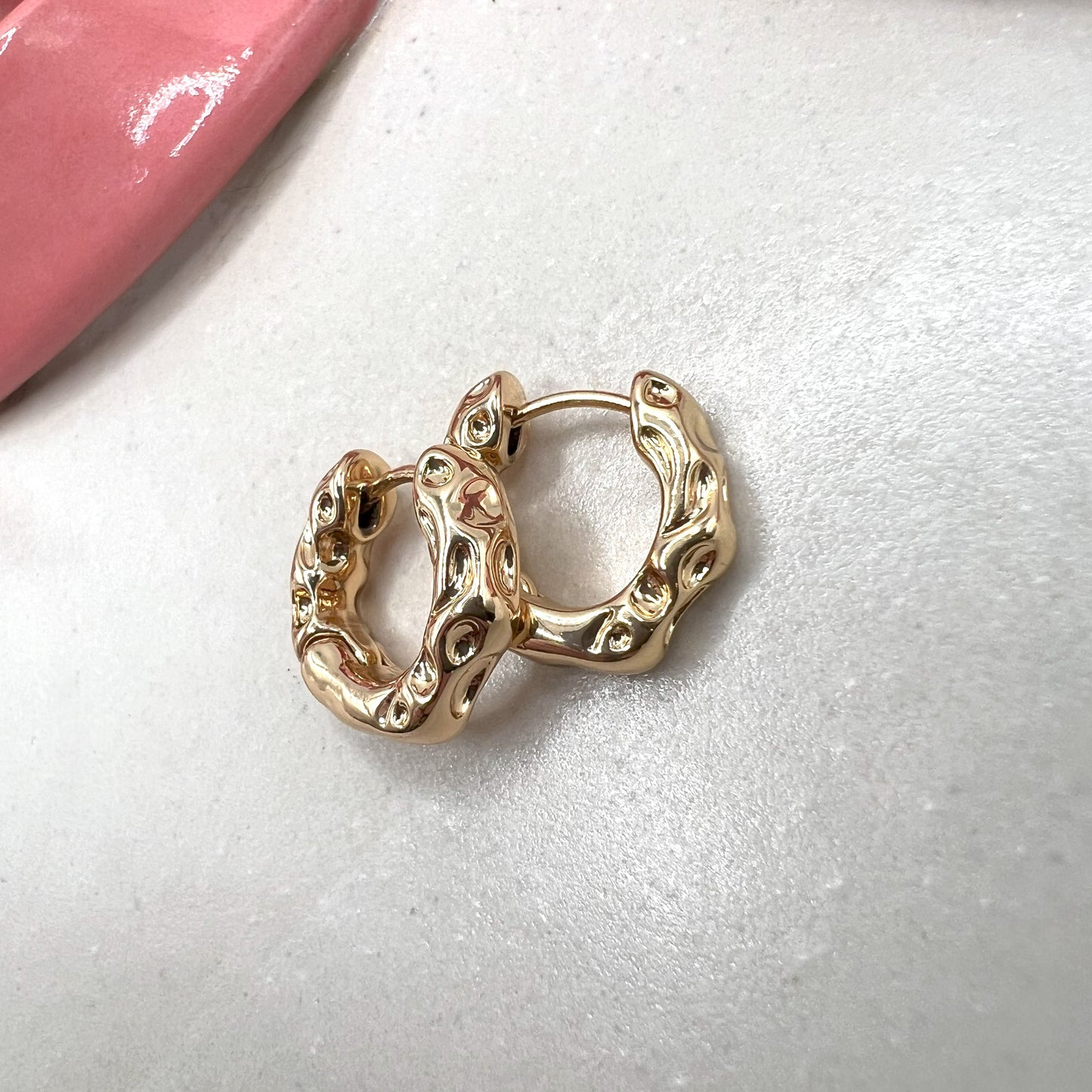 TEXTURED HOOPS (GOLD)