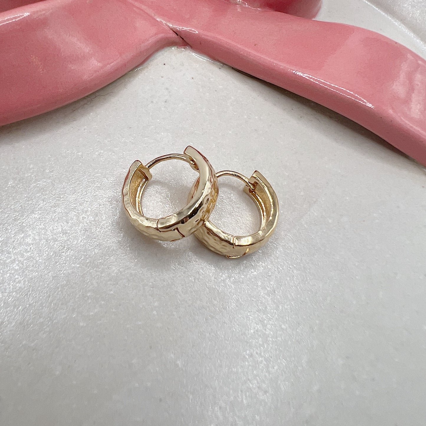 TEXTURED HUGGIES (GOLD)