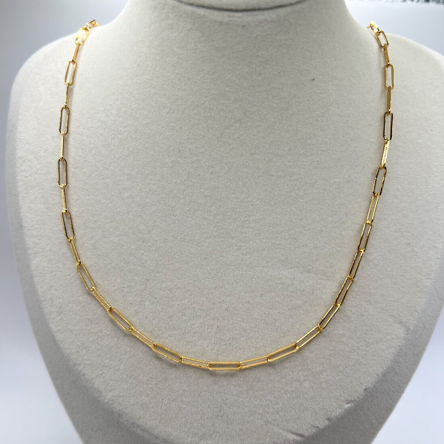 MEDIUM PAPERCLIP CHAIN (GOLD)