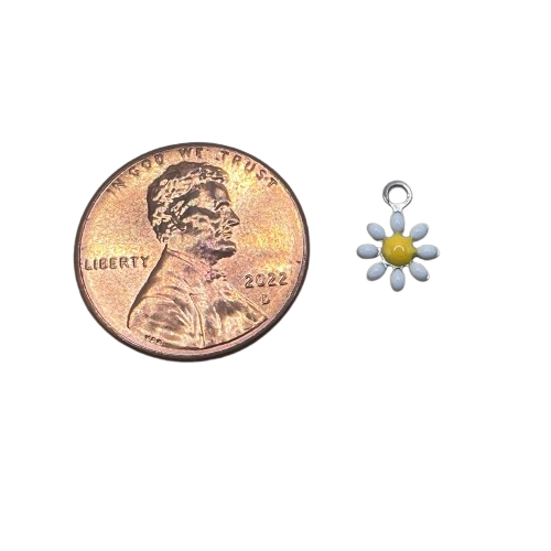 TINY DAISY CHARM (GOLD)